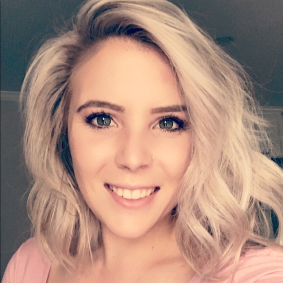 Meet your Posher, Devyn - Picture 2 of 2